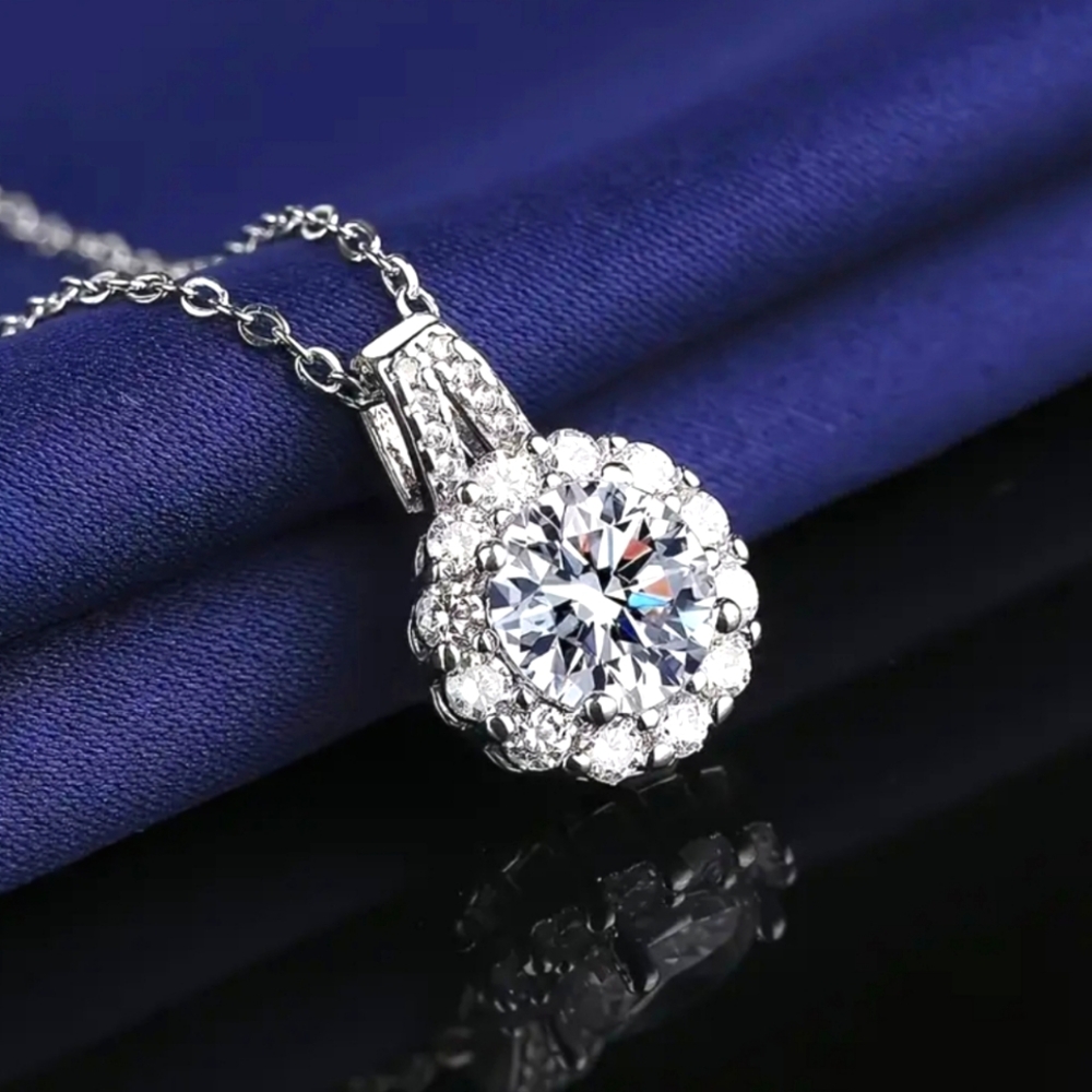 NIP 2 Carat Moissanite Pendant Necklace with Synthetic Crystal